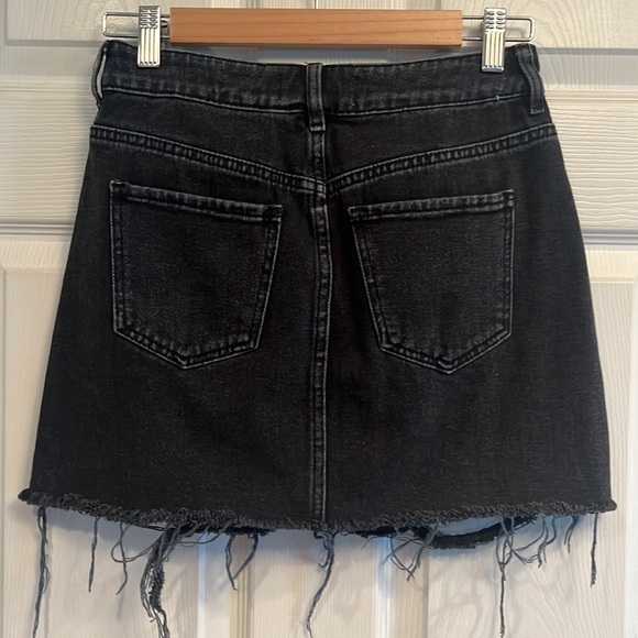PacSun brand size 26 black denim distressed miniskirt - Picture 2 of 5